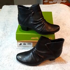 Earth Women's Pegasus Black Booties